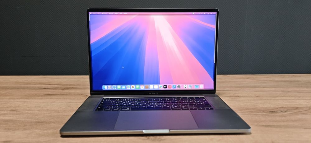 MacBook Pro 16 (2019) i7 / 16 GB RAM / SSD 512 GB / AMD Radeon Pro 5300M