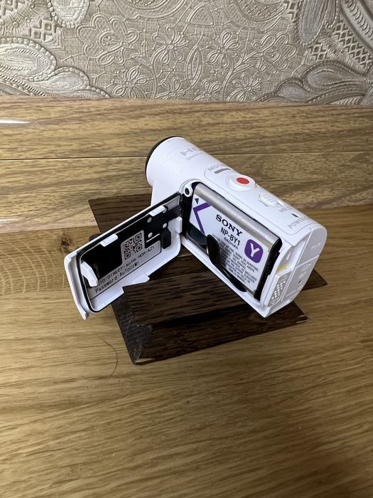 Екшн-камера Sony HDR-AZ1 з пультом