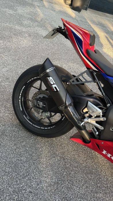 Honda CBR1000RR-R Fireblade + Extras
