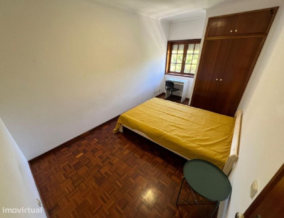 Quarto - localizado em Paranhos Porto