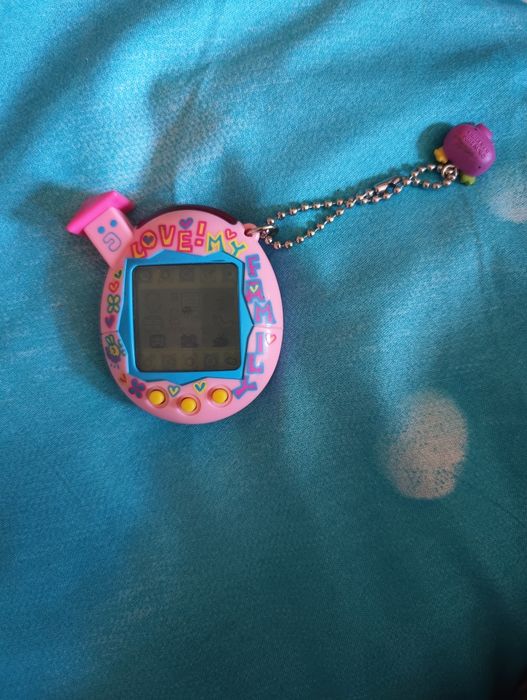 Tamagotchi Bandai Connection V5 Familitchi Rose