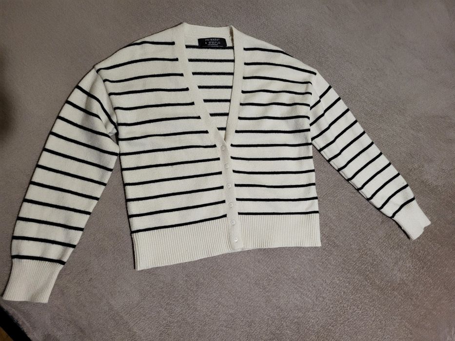 Стильний базовий кардиган молочного кольору