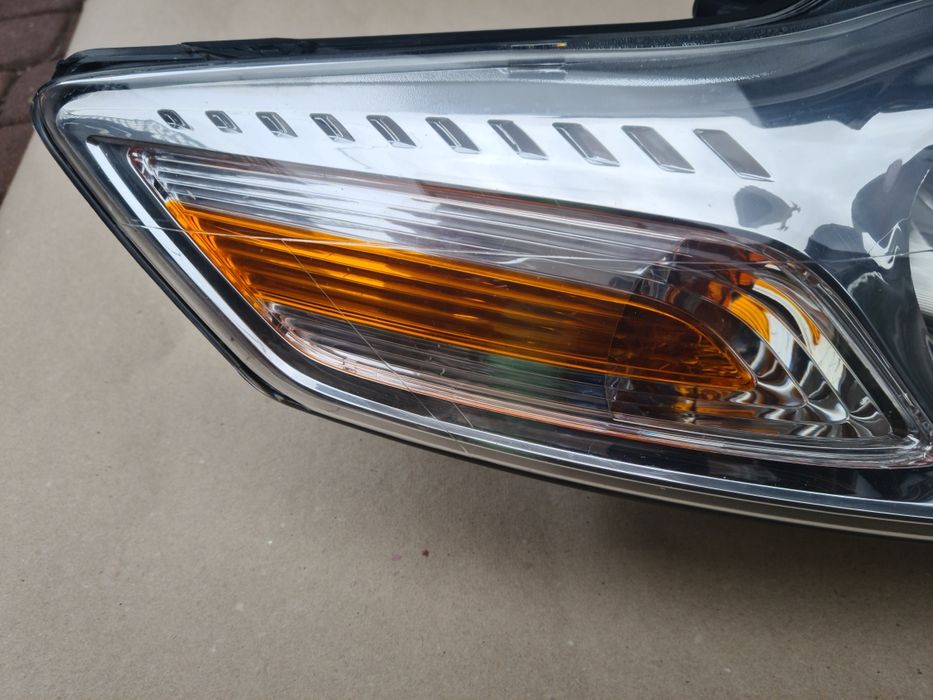 Lampa Przednia Prawa Bi Xenon  Ford Mondeo mk4 Lift