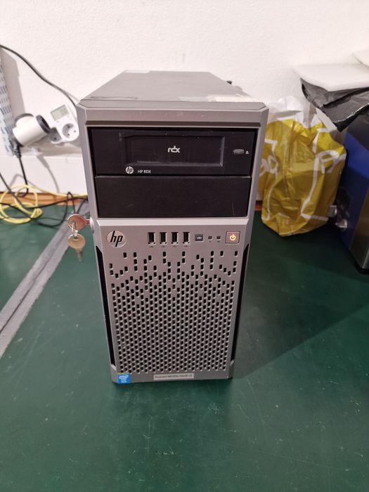 Servidor HP ProLiant ML310e Gen8 v2