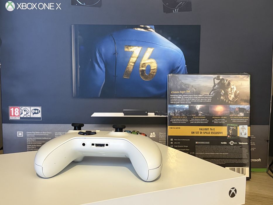 Xbox One X 1TB Robot White + Jogo