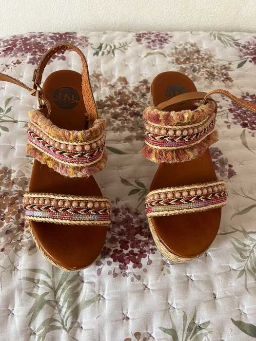 Sandálias com plataforma