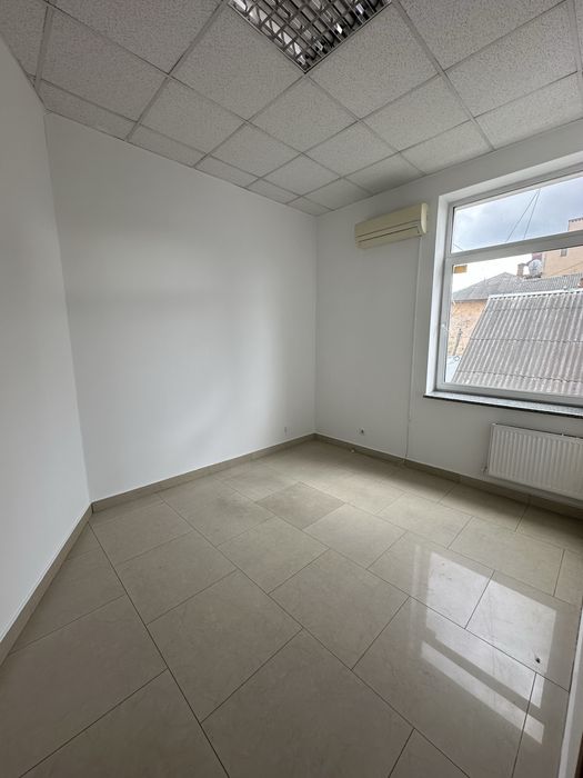 Продам приміщення в центрі офісне 800м2