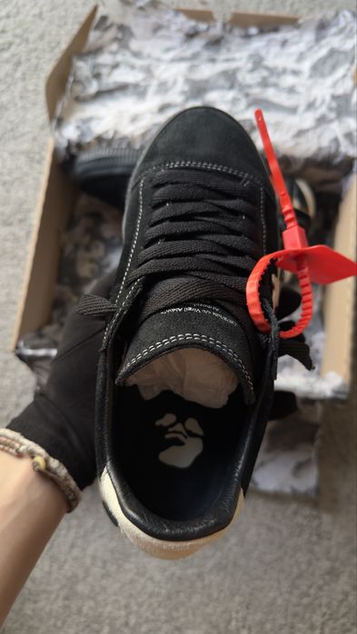 Off-White Low Vulcanized Black/White Suede EU38