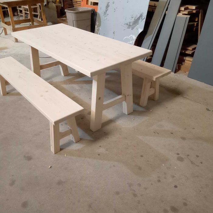 Mesa em madeira maciça