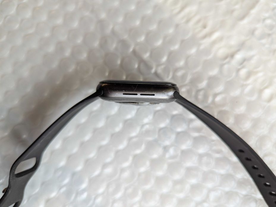 Все працює без блокувань Apple Watch 6 44 mm батарея 82 відсотка