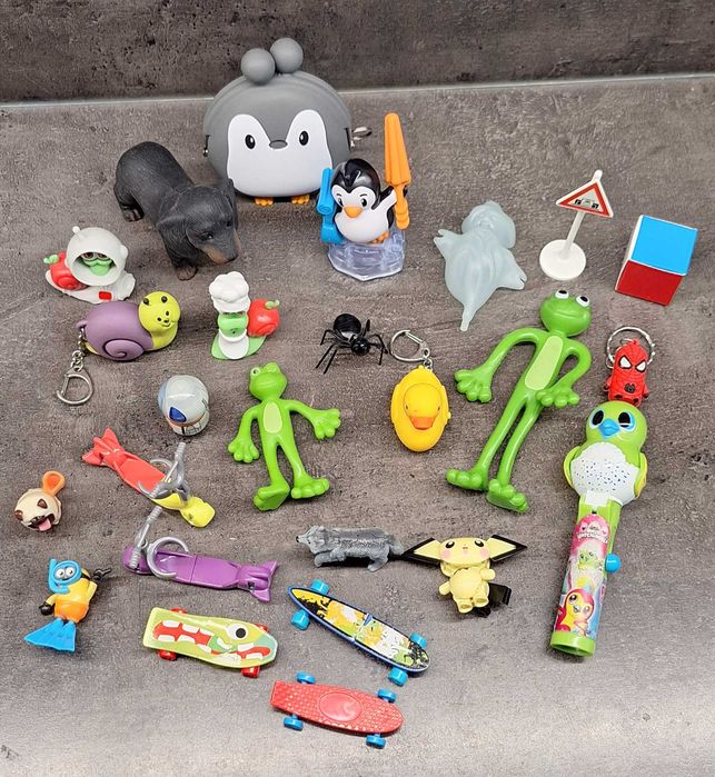 figurki, latarki, pojemniki