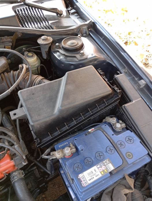 Тойота авенсіс,1.6, бензин