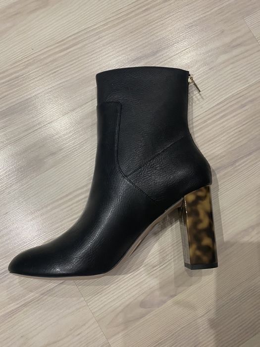 Продам новые женские ботинки