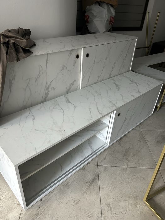 Vendo mobiliario loja de roupa  usado com aoenas alguns meses de uso,