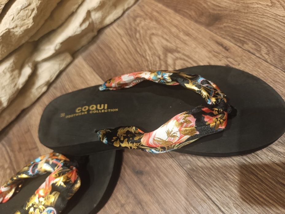 Japonki materiałowe na konturnie Coqui