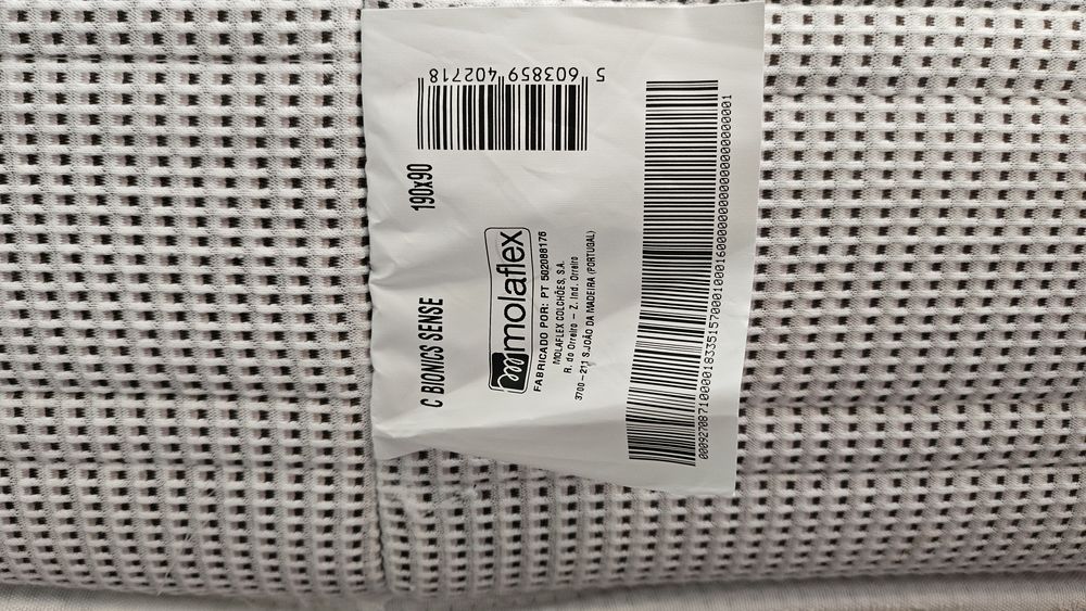 Colchão com estrado e pés