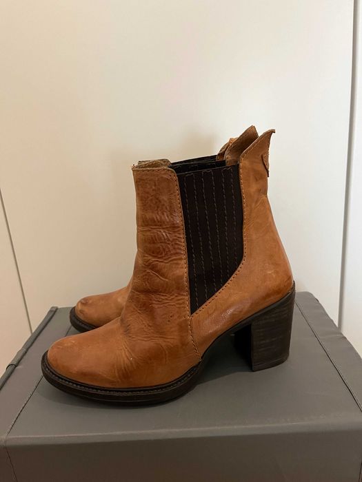 Botins Zilian em couro, tamanho 35. 2 por 40€