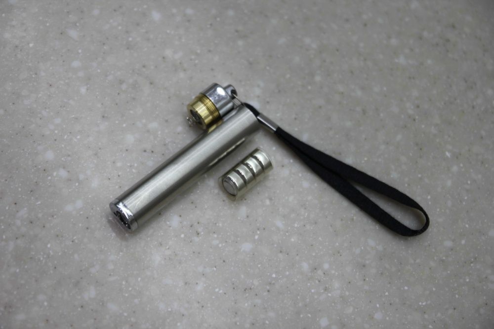 НОВАЯ Лазерная указка + LED фонарик с батарейками