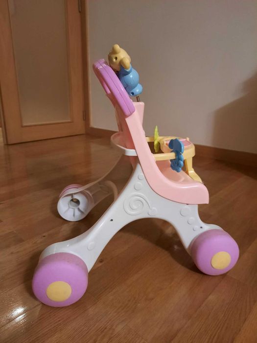 Andarilho primeiros passos bebé