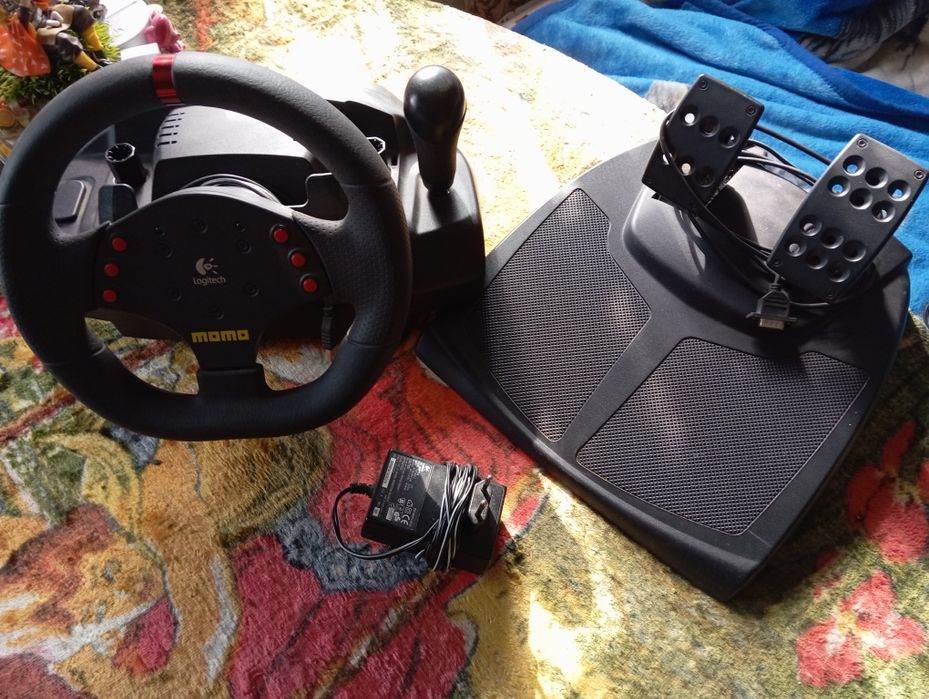 Logitech momo  racing