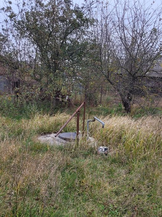 Продам ділянку з дачним будинком