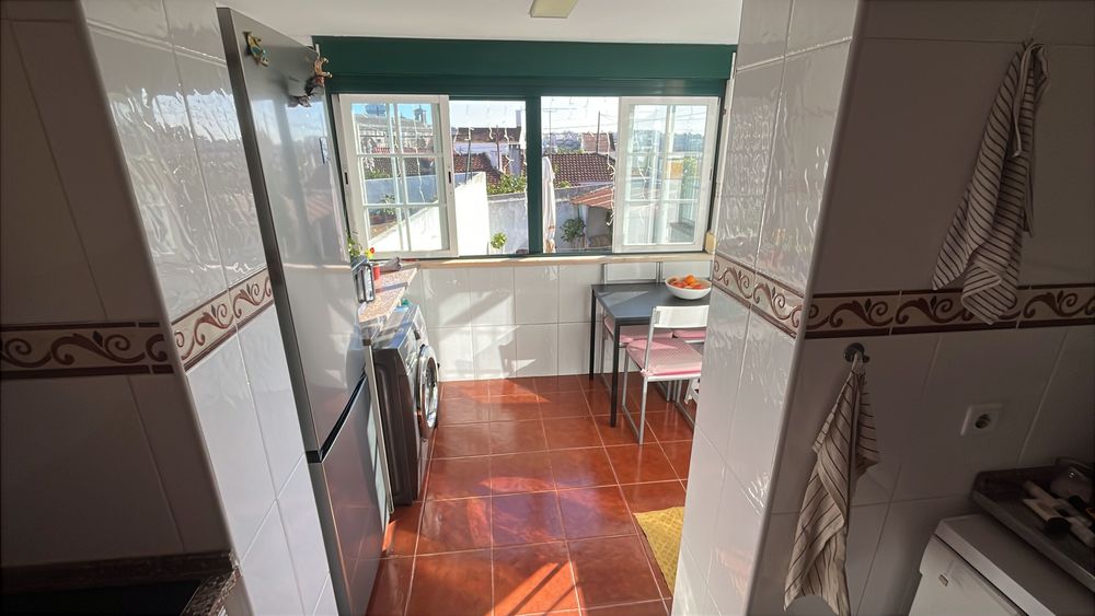 Quarto em casa com quintal para solteiros/as trabalhadores/estudantes
