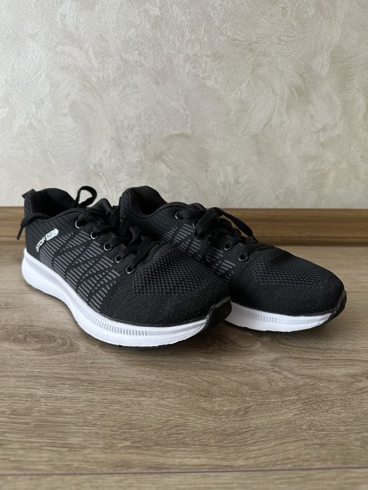 Кросівки для спорту