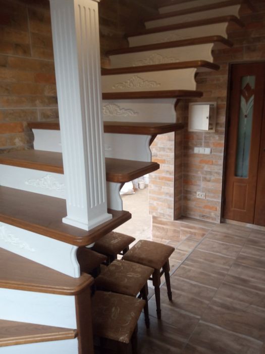 Тумби кухні  установка сходів столи