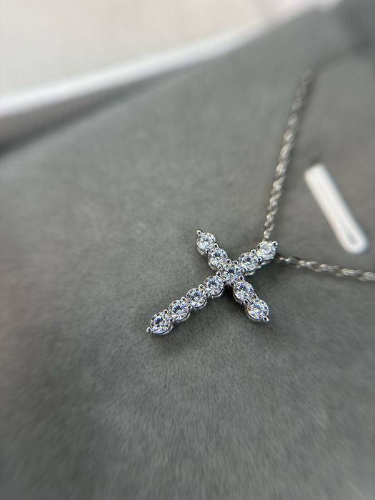 Срібний хрест з муасанітами з сертифікатами . Кольє з хрестом