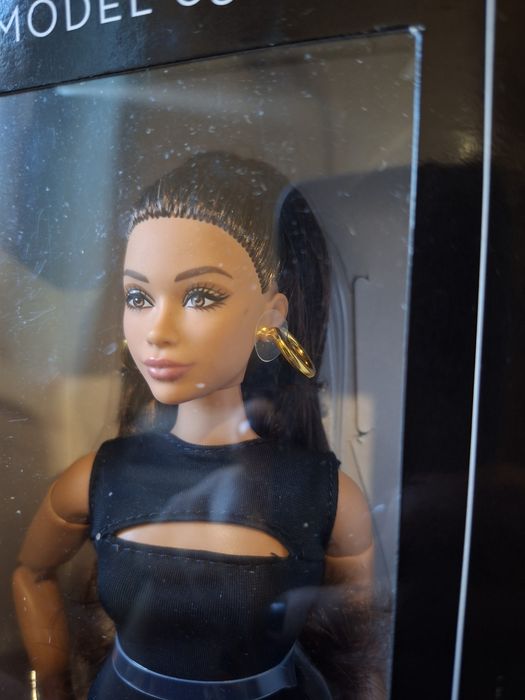 Барбі Looks Barbie Basics #5 made to move