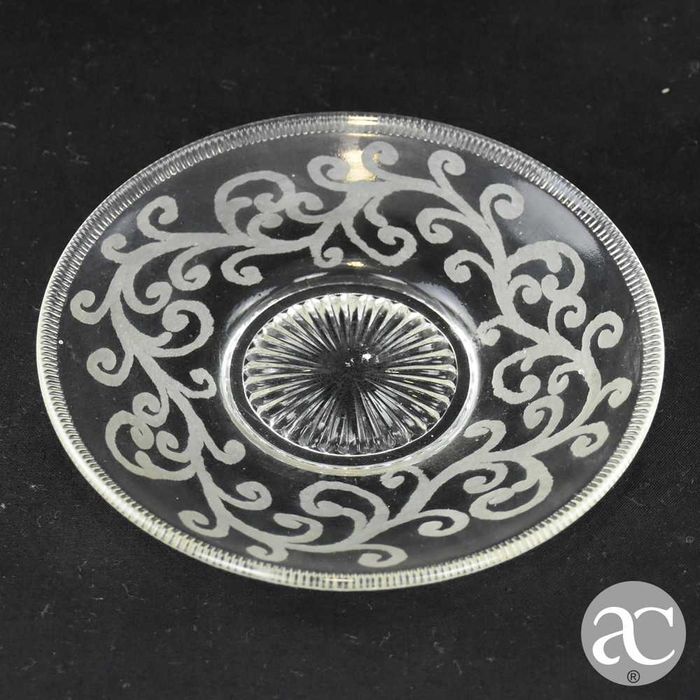 Copo com pires em vidro gravado