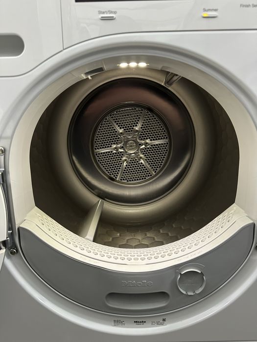 Сушильна машина Miele TKB440WP