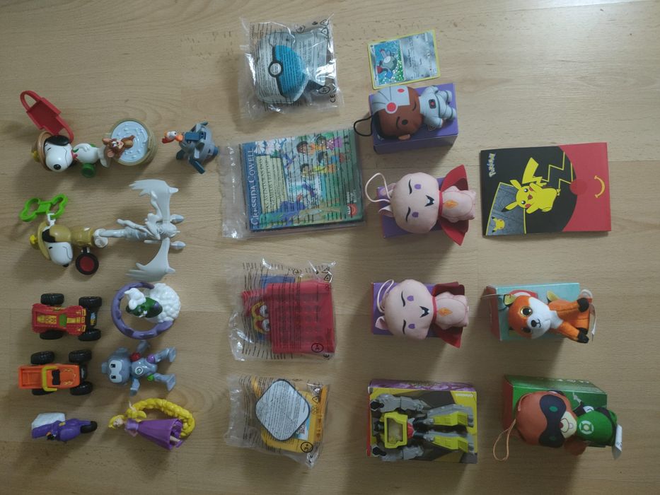 Various Collectible Figures64552370386177122