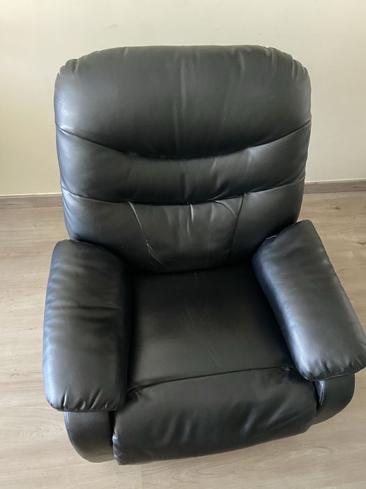 Poltrona de massagem pele, muito bom estado!