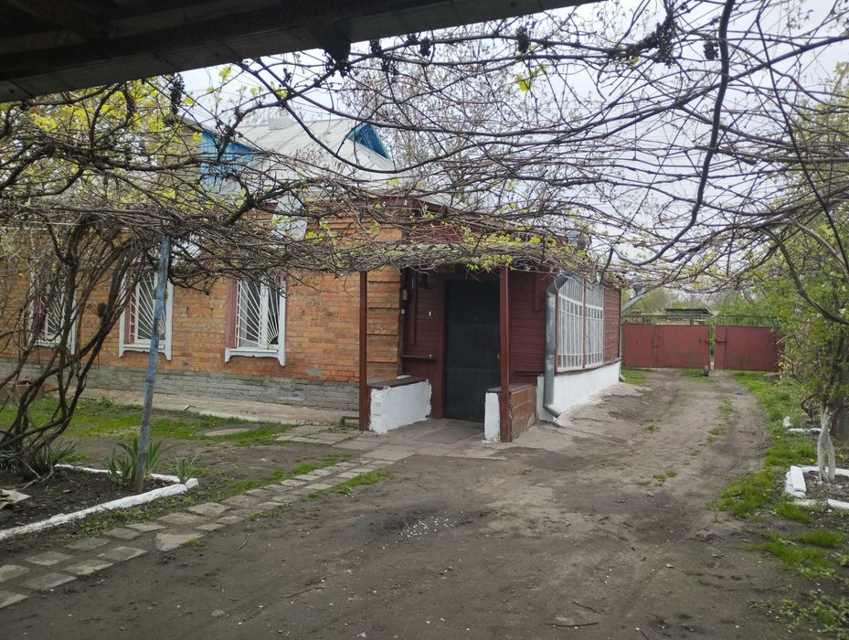 Продається будинок у смт.Сахновщина-5 хвилин до центру!