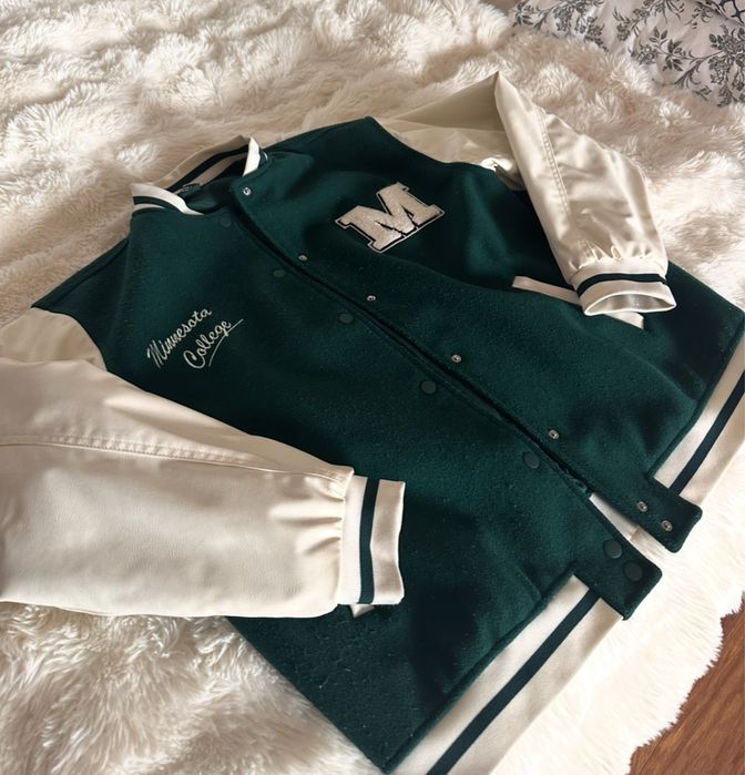 kurtka idealna na wiosnę bejsbolówka zielona vintage minnesota college