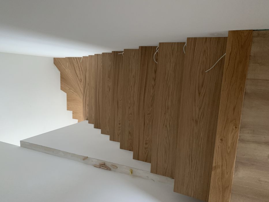 Schody dębowe na beton + balustrady – szybka wycena