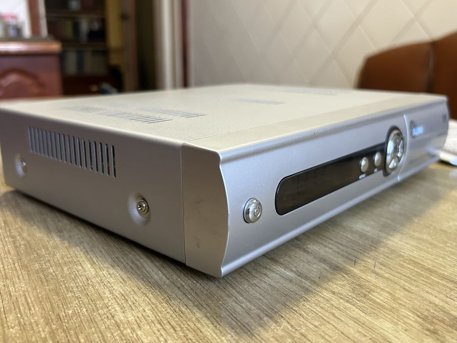 Тюнер супутниковий Globo