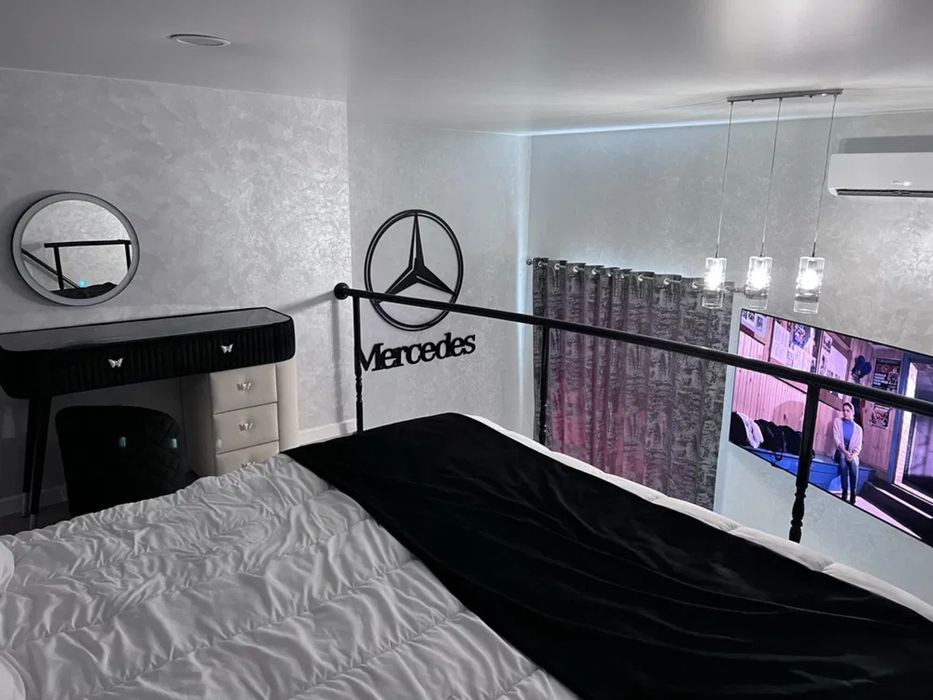 Продам 2-о к/к 72 м2 з меблями та технікою в Новомиколаївці.