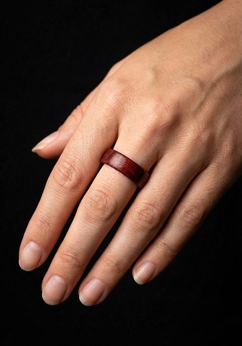 Каблучка із дерева (ручна робота)