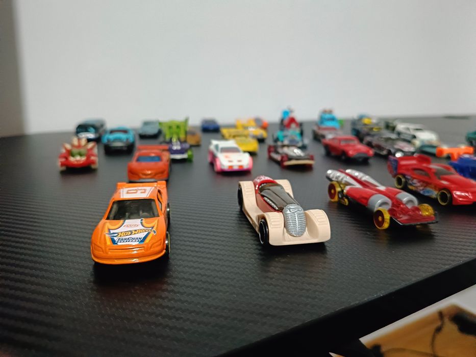 Samochodziki hot wheels