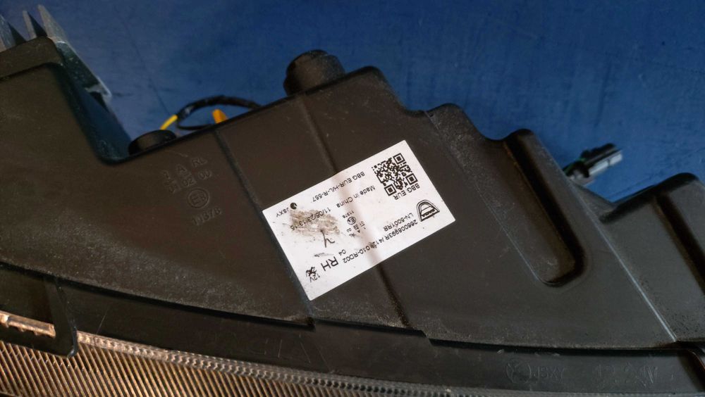 Dacia spring prawa przód lampa LED EU