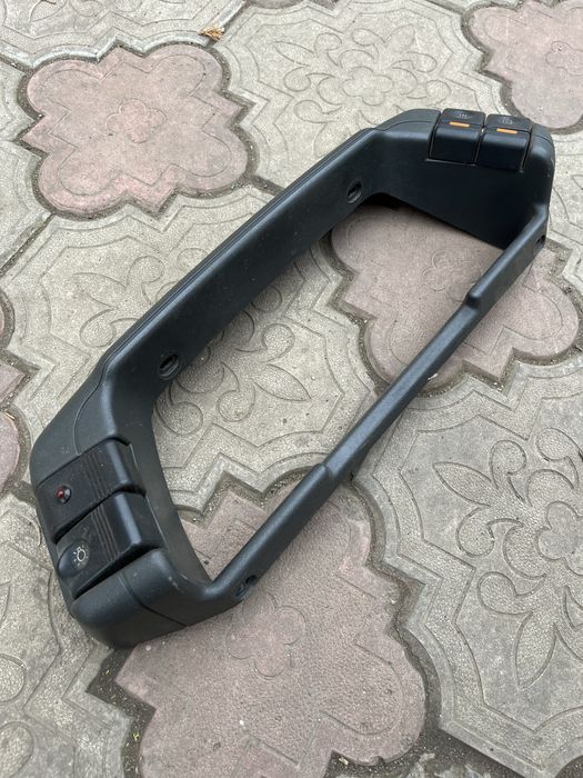 Обліцовка щітка ваз 2110. 2111. 2112 рамка