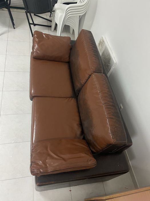 Sofá de pele usado