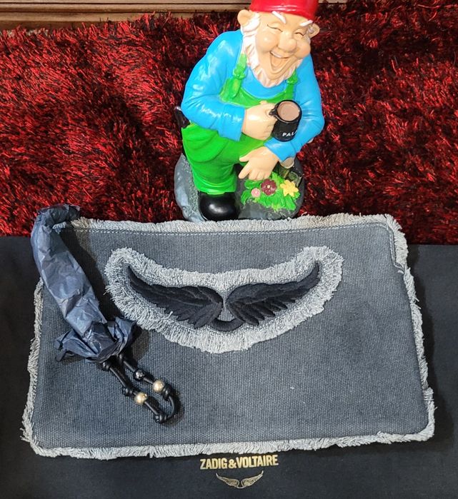 Clutch  ZADIG&VOLTAIRE. 80euros. Leiria.