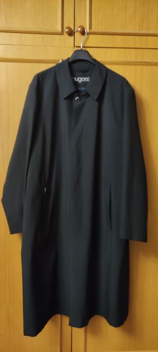 Чоловічий плащ Bugatti з мембраною Gore-tex чорного кольору