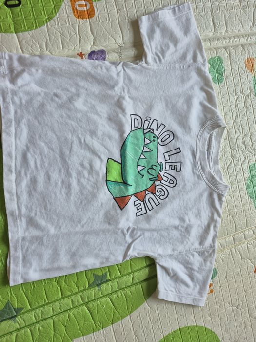 T-shirt Zara dinossauro 4A