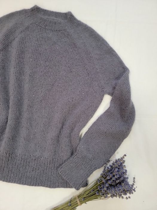 Светр з ангори +паєтка  36-38 розмір.