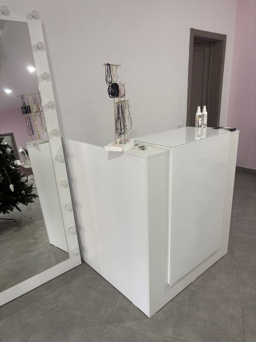 Продам стойку администратора и зону ожидания