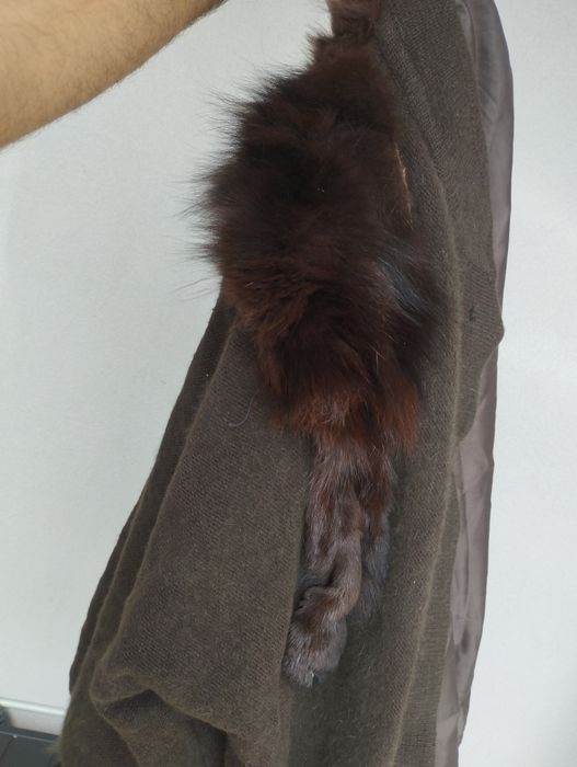 Casaco curto com raposa